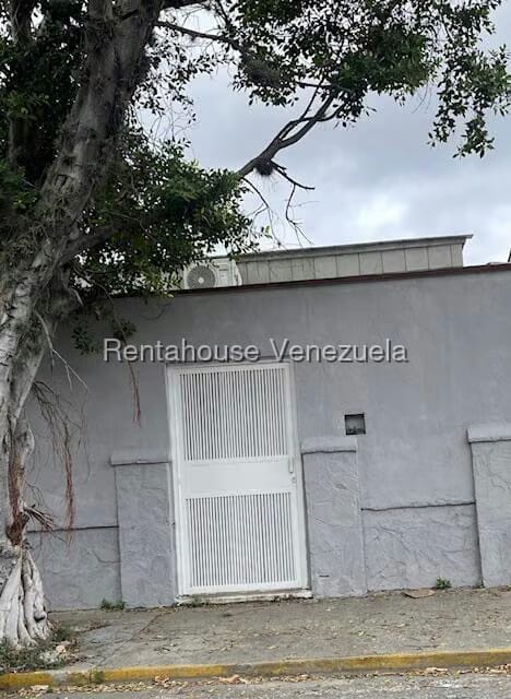 Casa (1 Nivel) en Alquiler en Campo Claro, Distrito Metropolitano - 2