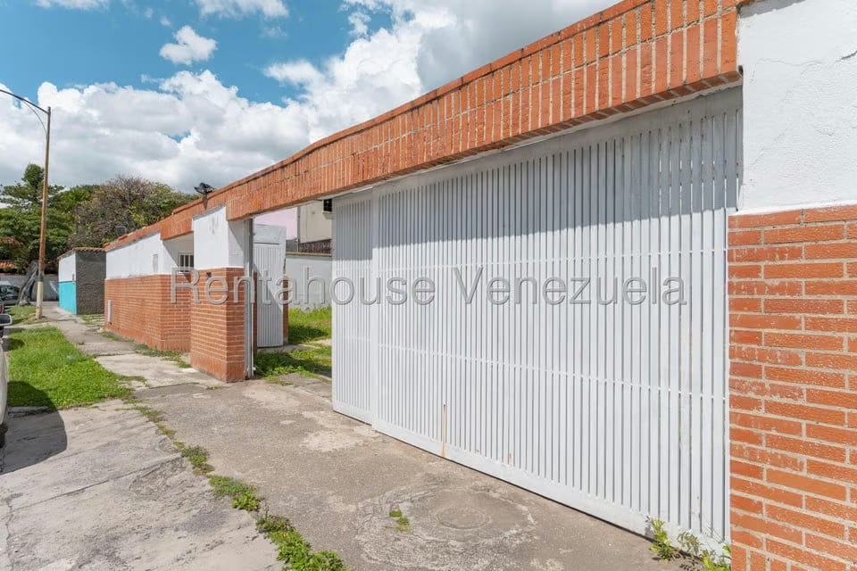 Casa (Duplex) en Venta en Chuao, Distrito Metropolitano - 2