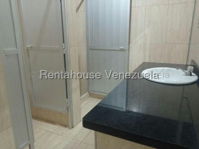 Comercial (Edificio) en Venta en Parroquia Concepcion, Lara - 23