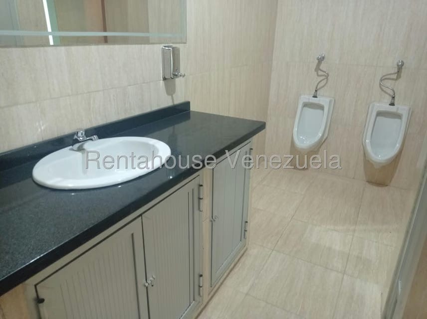 Comercial (Edificio) en Venta en Parroquia Concepcion, Lara - 24