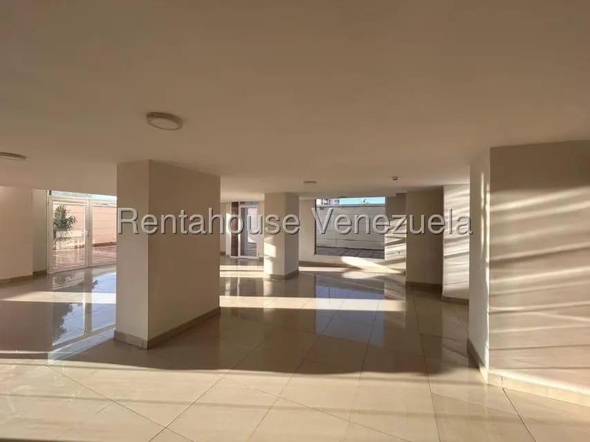 Apartamento (1 Nivel) en Venta en Zona Oeste, Lara - 2