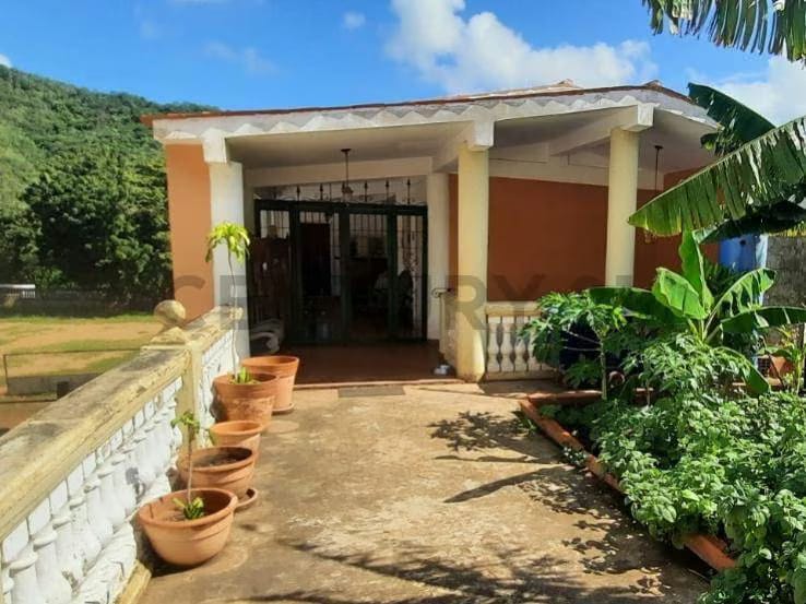 Caballeriza con potencial para Club/Posada en Margarita, La Asunción - 2