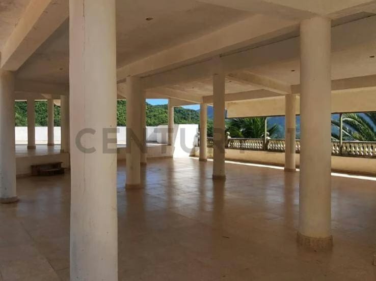 Caballeriza con potencial para Club/Posada en Margarita, La Asunción - 21