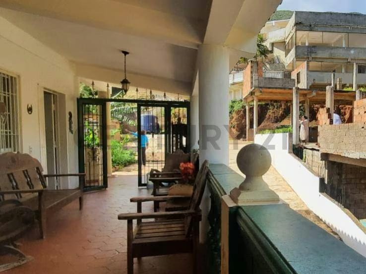 Caballeriza con potencial para Club/Posada en Margarita, La Asunción - 9