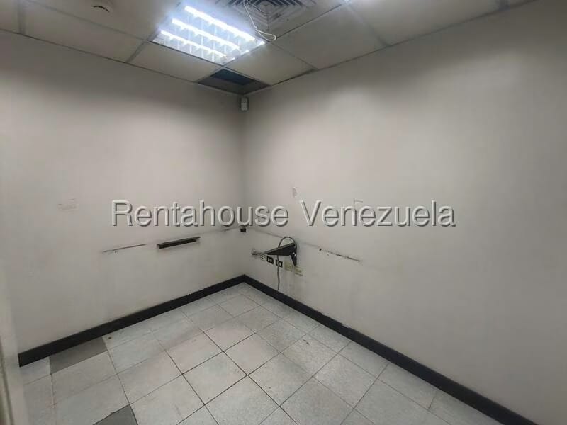 Comercial (Local Comercial) en Venta en Flor Amarillo, Carabobo - 11