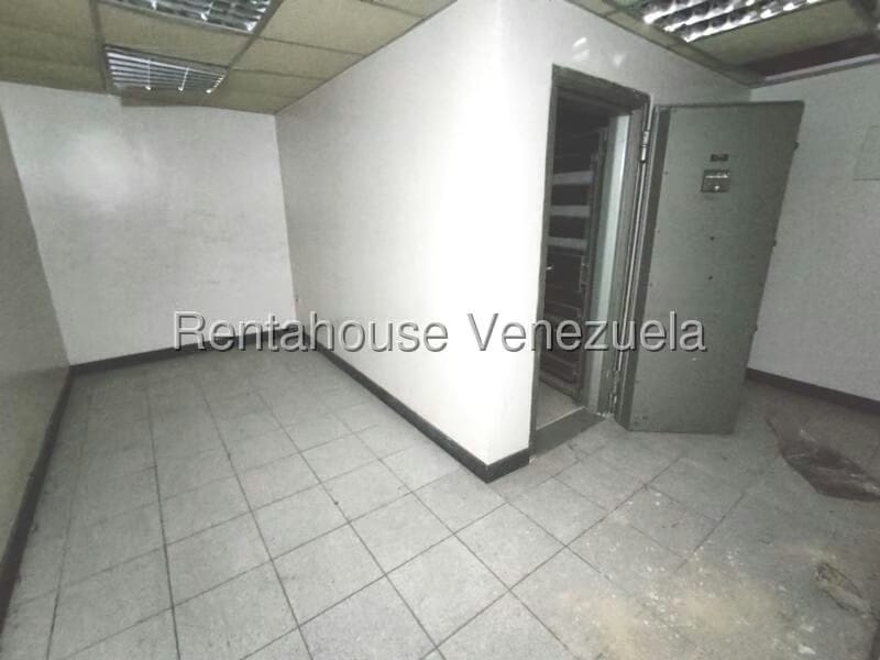Comercial (Local Comercial) en Venta en Flor Amarillo, Carabobo - 13