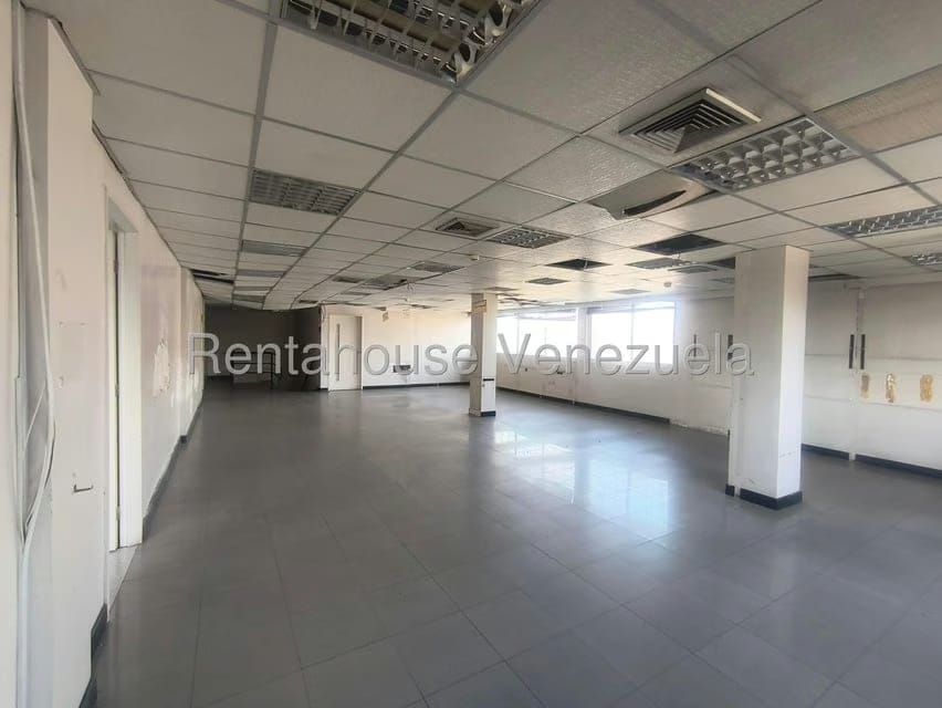 Comercial (Local Comercial) en Venta en Flor Amarillo, Carabobo - 21