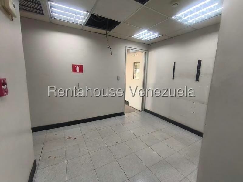 Comercial (Local Comercial) en Venta en Flor Amarillo, Carabobo - 10