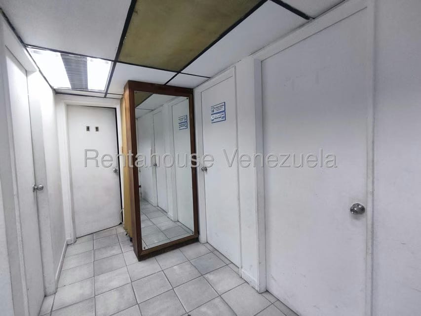 Comercial (Consultorio Medico) en Alquiler en Los Caobos, Distrito Metropolitano - 5