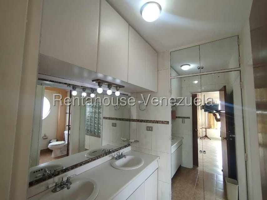 Apartamento (1 Nivel) en Alquiler en Los Caobos, Distrito Metropolitano - 20