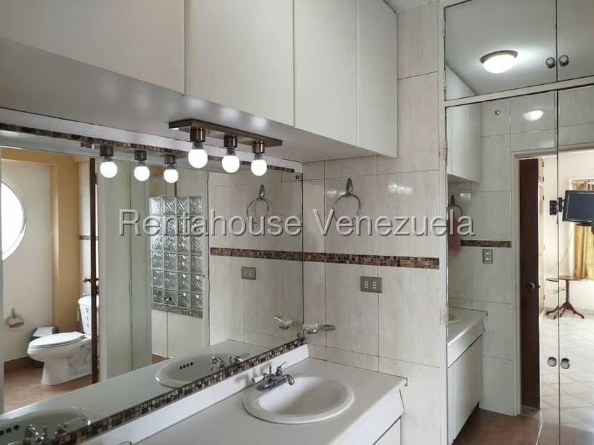 Apartamento (1 Nivel) en Alquiler en Los Caobos, Distrito Metropolitano - 24