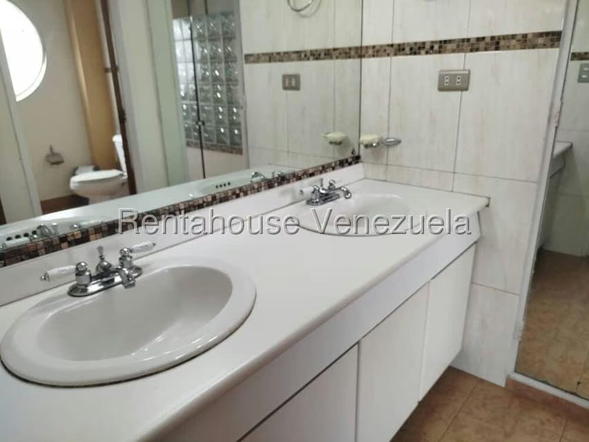 Apartamento (1 Nivel) en Alquiler en Los Caobos, Distrito Metropolitano - 25