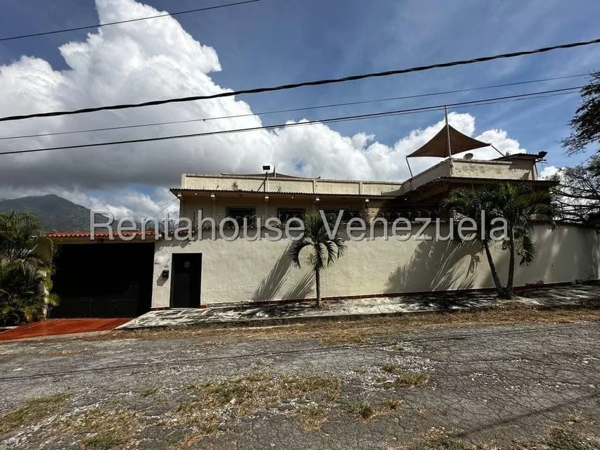Casa (Multipes Niveles) en Venta en Parque Caiza, Distrito Metropolitano - 2