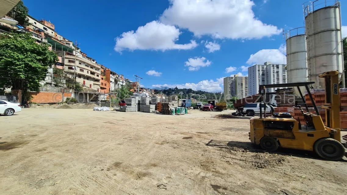 Terreno (Comercial) en Venta en Baruta, Distrito Metropolitano - 4