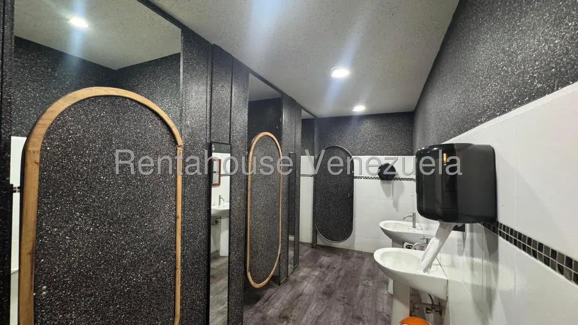 Comercial (Local Comercial) en Alquiler en Santa Monica, Distrito Metropolitano - 12