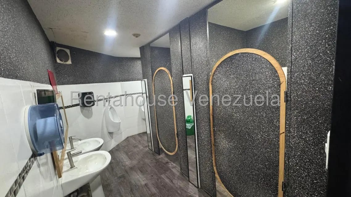 Comercial (Local Comercial) en Alquiler en Santa Monica, Distrito Metropolitano - 13