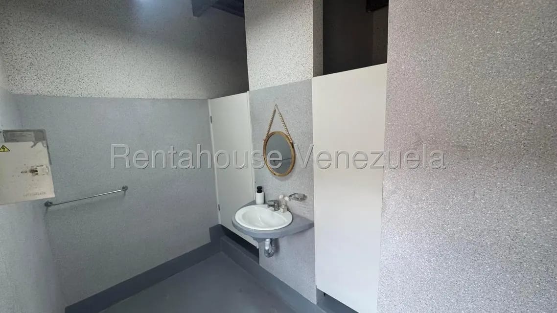 Comercial (Local Comercial) en Alquiler en Santa Monica, Distrito Metropolitano - 25