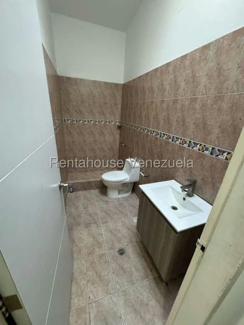 Comercial (Local Comercial) en Alquiler en La Trinidad, Distrito Metropolitano - 28