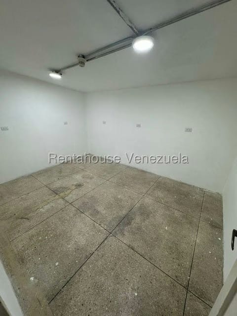 Comercial (Local Comercial) en Alquiler en La Trinidad, Distrito Metropolitano - 36