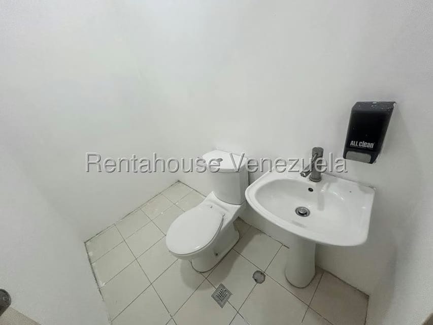 Comercial (Local Comercial) en Alquiler en La Trinidad, Distrito Metropolitano - 38