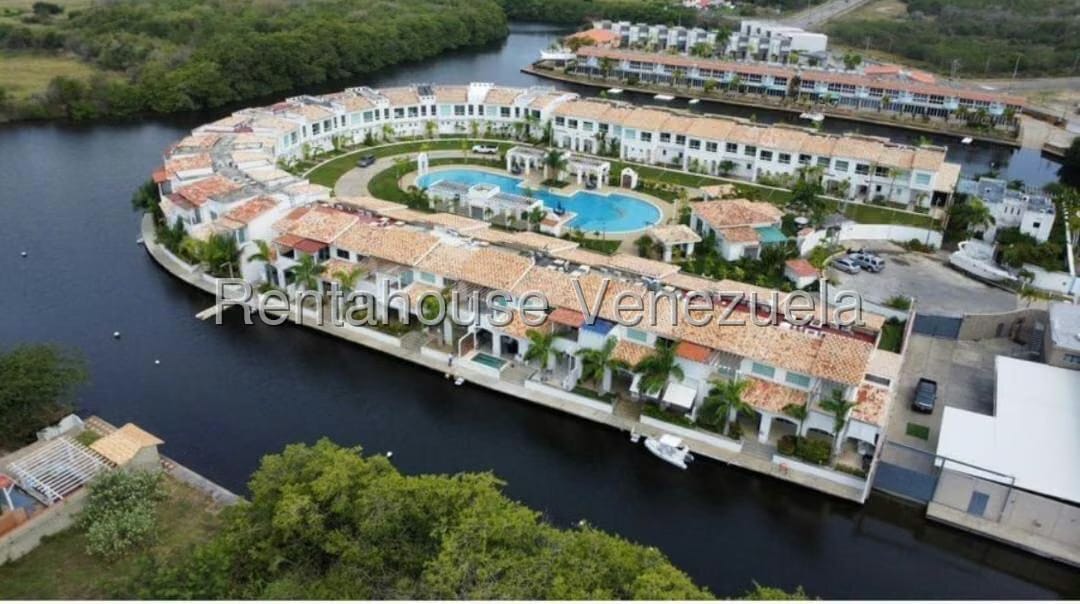Townhouse (1 Nivel) en Venta en Puerto Encantado, Miranda - 2