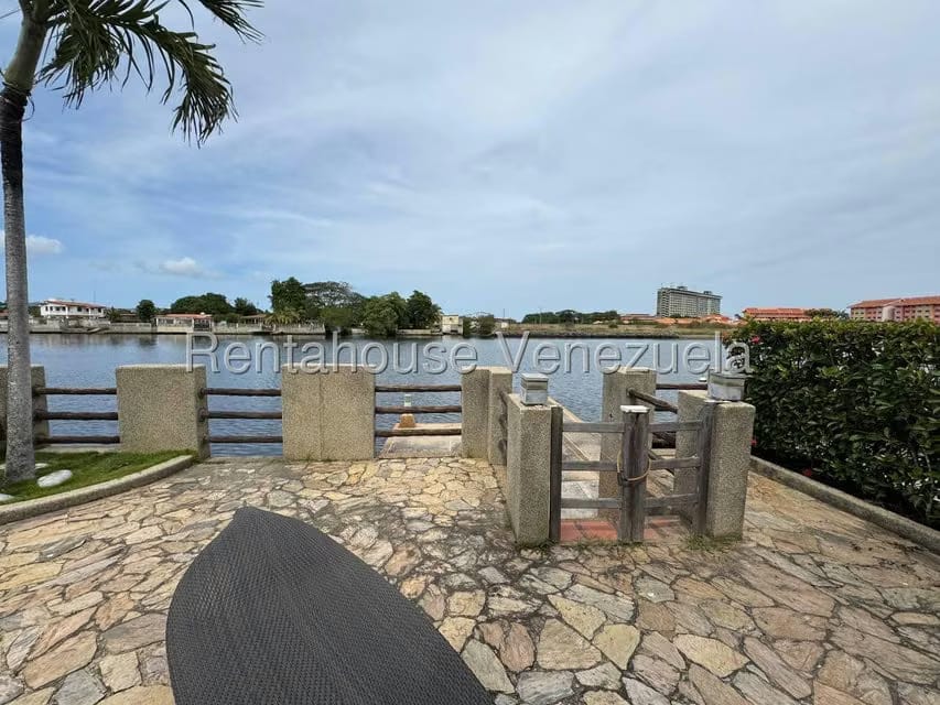 Townhouse (1 Nivel) en Venta en Puerto Encantado, Miranda - 14