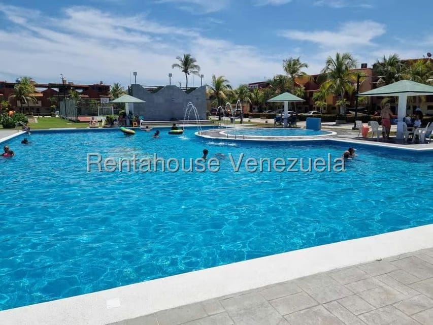 Townhouse (1 Nivel) en Venta en Puerto Encantado, Miranda - 3