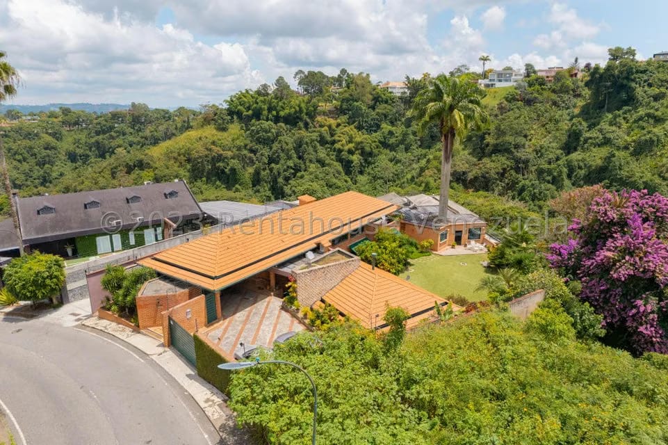 Casa (Multipes Niveles) en Venta en La Lagunita Country Club, Distrito Metropolitano - 75