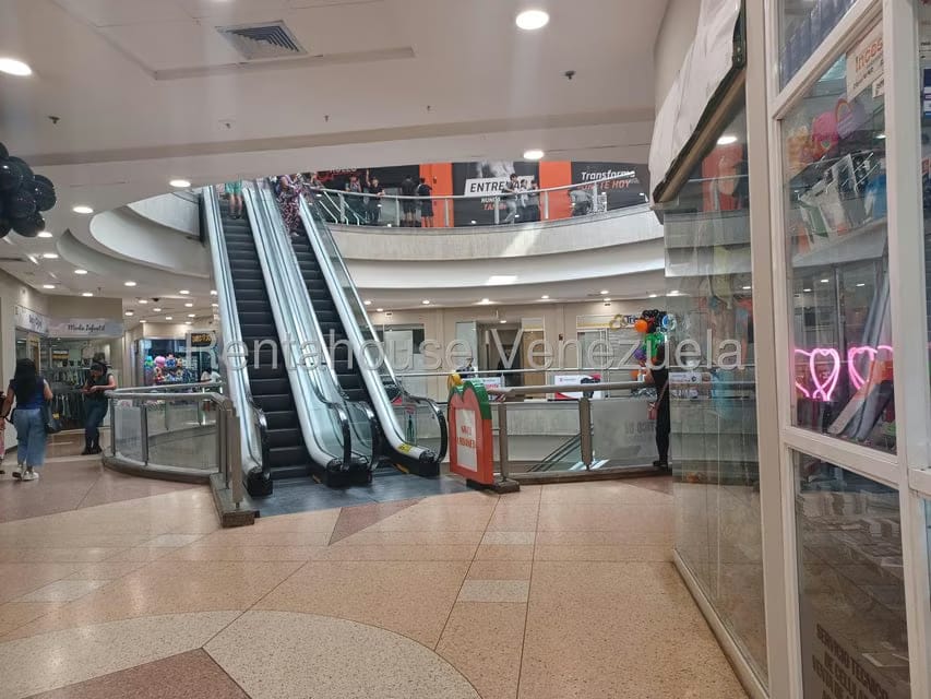 Comercial (Local Comercial) en Alquiler en San Bernardino, Distrito Metropolitano - 2
