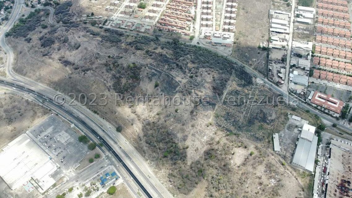 Terreno (Comercial) en Venta en El Encantado, Miranda