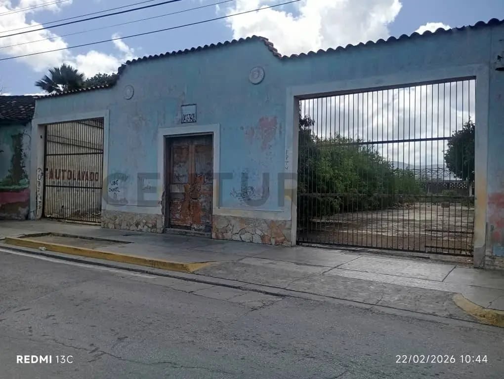 TERRENO FRENTE AL MAR EN LA BAHIA DE JUAN GRIEGO