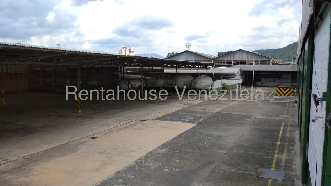 Comercial (Galpon - Deposito) en Venta en Zona Industrial, Carabobo - 2