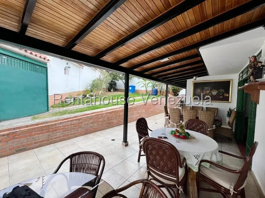 Casa (Duplex) en Venta en Prados del Este, Distrito Metropolitano - 2