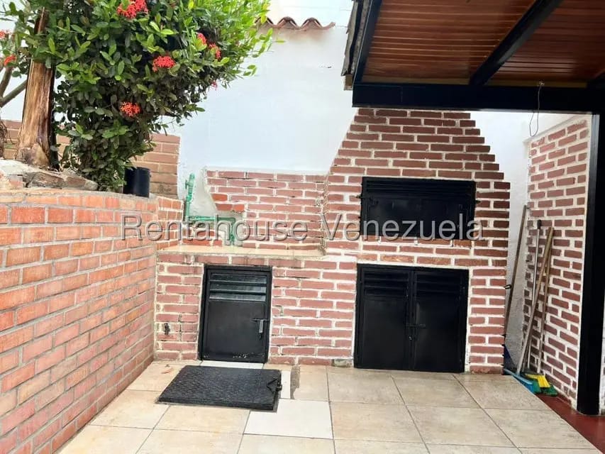 Casa (Duplex) en Venta en Prados del Este, Distrito Metropolitano - 3