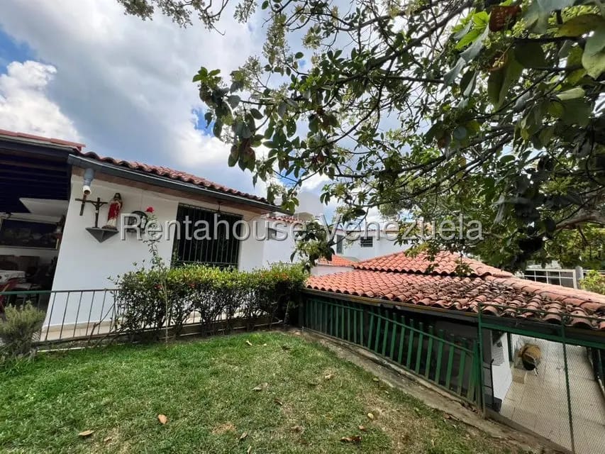 Casa (Duplex) en Venta en Prados del Este, Distrito Metropolitano - 22