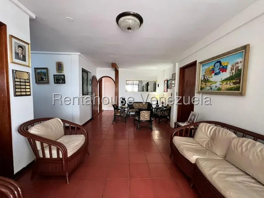 Casa (Duplex) en Venta en Prados del Este, Distrito Metropolitano - 5