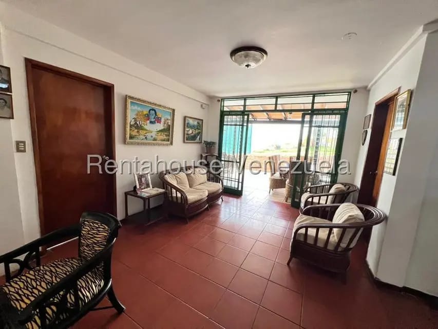 Casa (Duplex) en Venta en Prados del Este, Distrito Metropolitano - 6