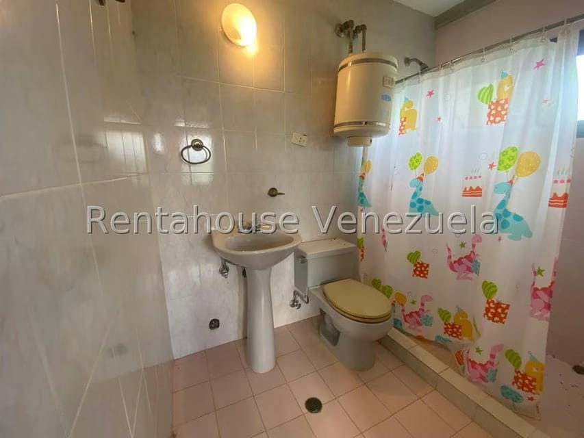 Casa (Multipes Niveles) en Venta en Caicaguana, Distrito Metropolitano - 26