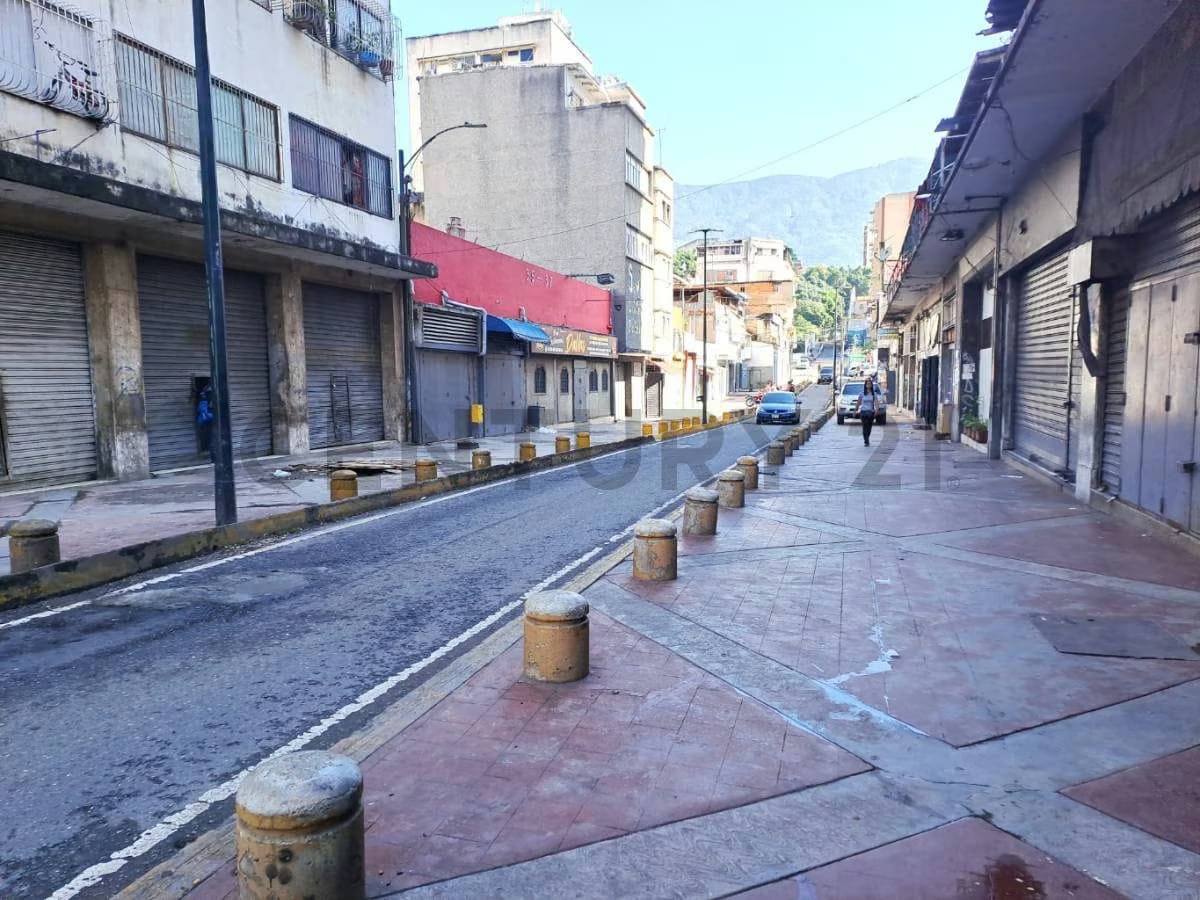 Alquiler de LOCAL COMERCIAL en centro de Caracas, cerca de la Avenida Urdaneta - 2