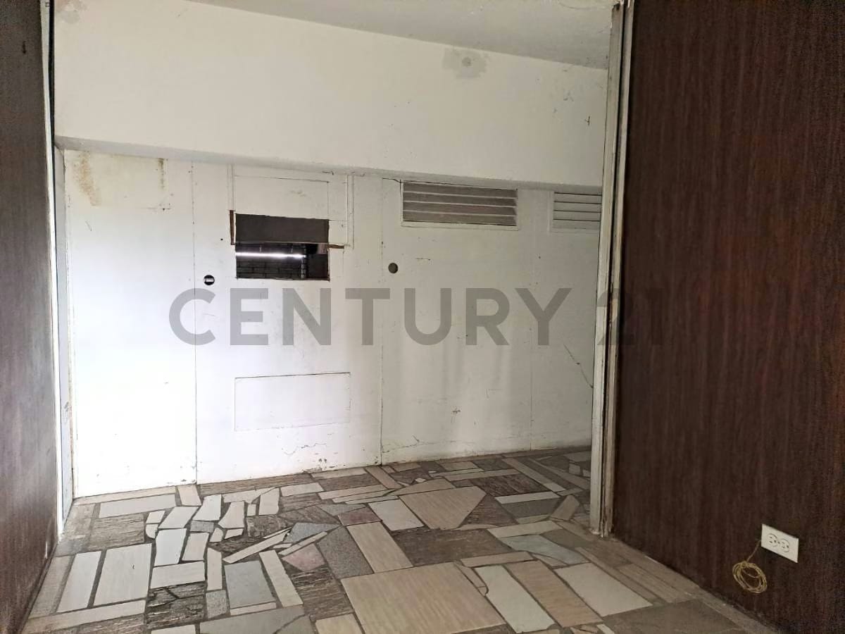 Alquiler de LOCAL COMERCIAL en centro de Caracas, cerca de la Avenida Urdaneta - 11