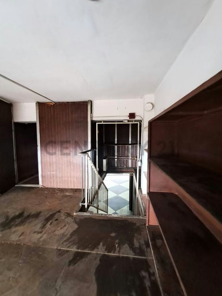 Alquiler de LOCAL COMERCIAL en centro de Caracas, cerca de la Avenida Urdaneta - 10
