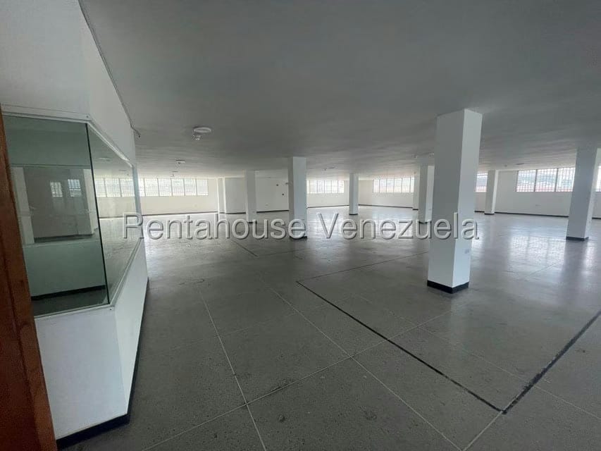 Comercial (Industrial) en Alquiler en La Urbina, Distrito Metropolitano - 12