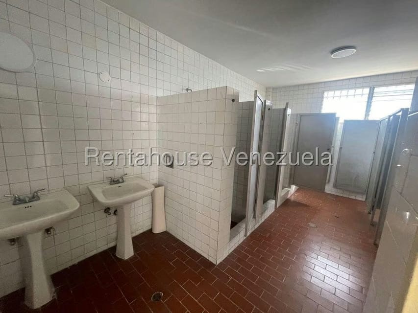 Comercial (Industrial) en Alquiler en La Urbina, Distrito Metropolitano - 16