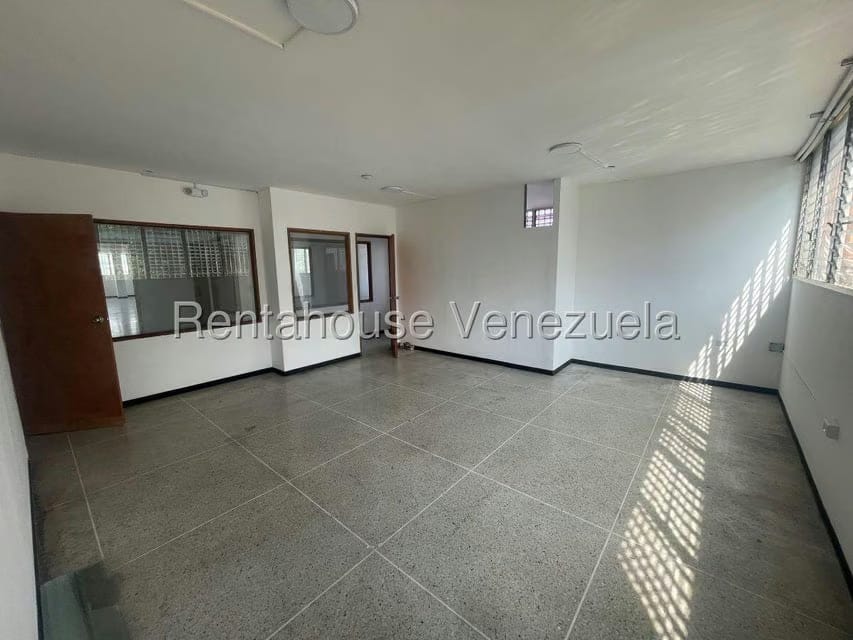Comercial (Industrial) en Alquiler en La Urbina, Distrito Metropolitano - 5