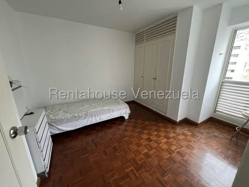 Apartamento (1 Nivel) en Alquiler en El Cigarral, Distrito Metropolitano - 11