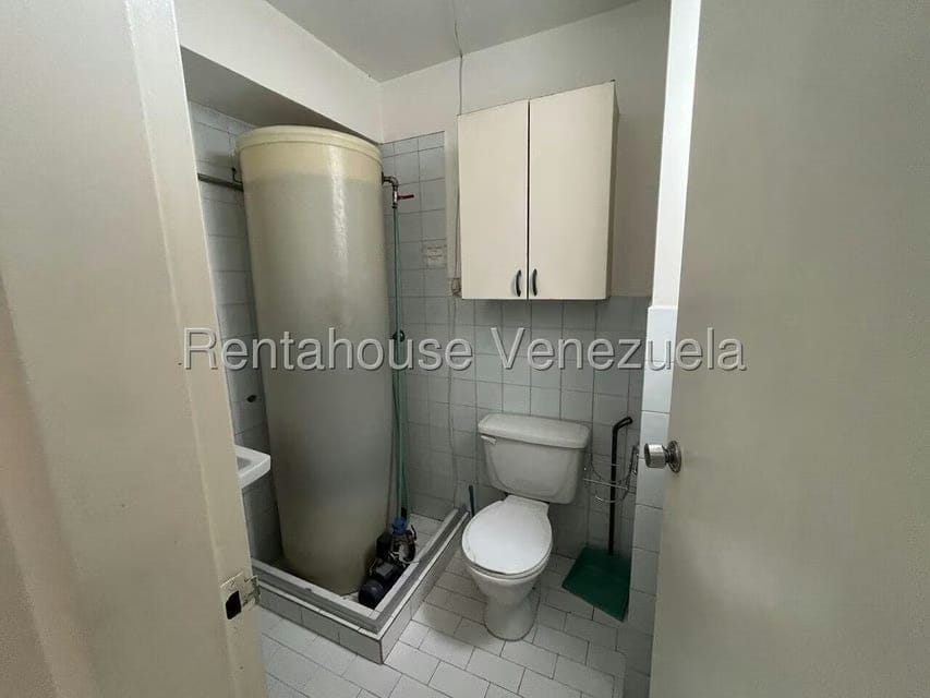 Apartamento (1 Nivel) en Alquiler en El Cigarral, Distrito Metropolitano - 13