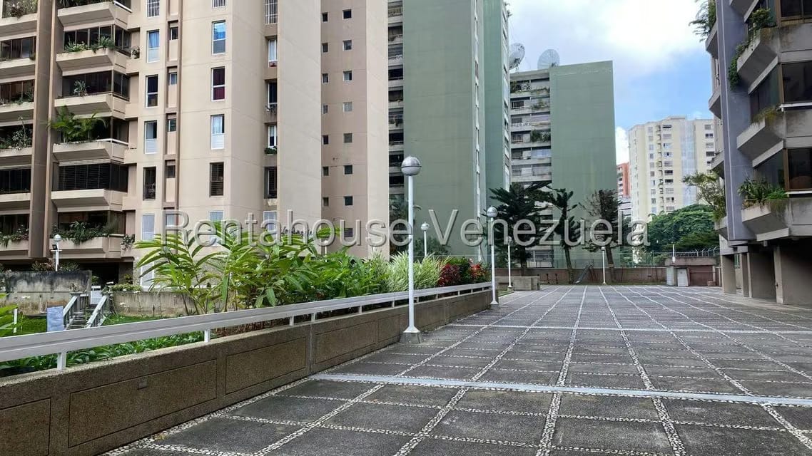 Apartamento (1 Nivel) en Alquiler en El Cigarral, Distrito Metropolitano - 15