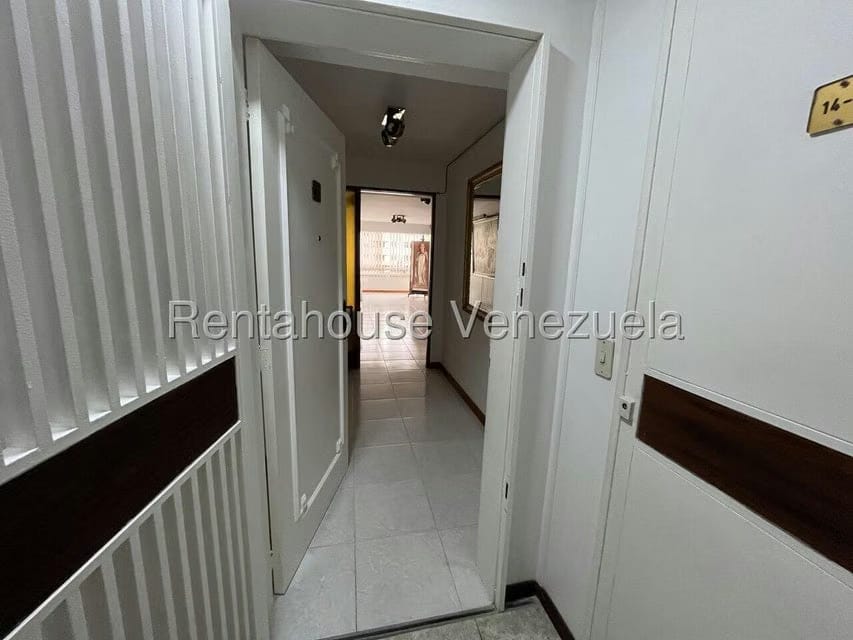 Apartamento (1 Nivel) en Alquiler en El Cigarral, Distrito Metropolitano - 3