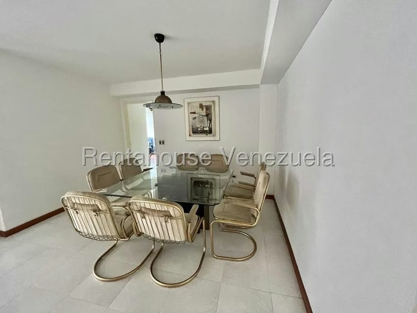 Apartamento (1 Nivel) en Alquiler en El Cigarral, Distrito Metropolitano - 5