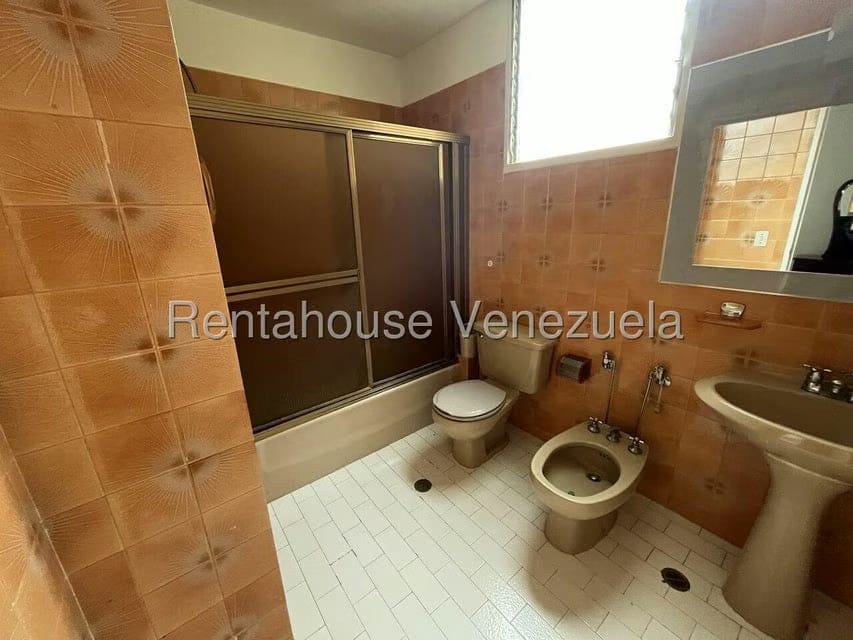 Apartamento (1 Nivel) en Alquiler en El Cigarral, Distrito Metropolitano - 8